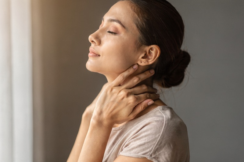 肩頸酸痛怎麼辦？6 種居家舒緩方法